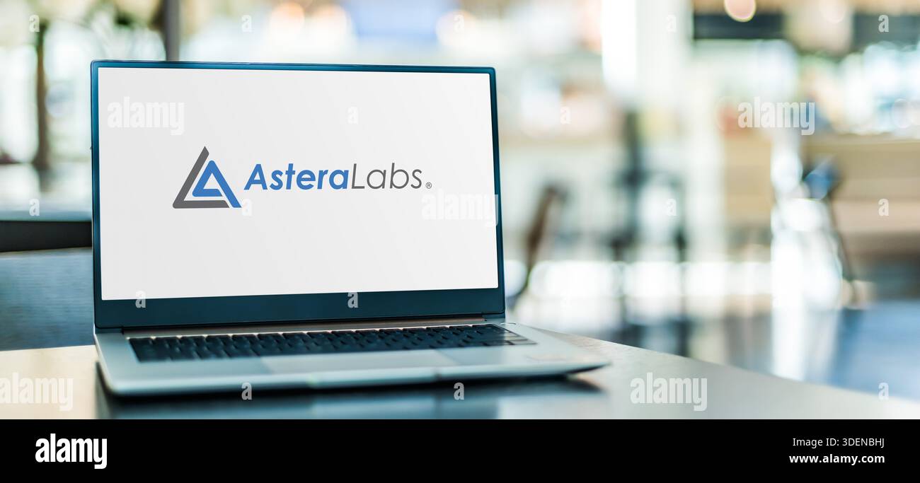 POZNAN, POL - novembre 25, 2025: Laptop computer displaying logo di Astera Labs, Inc., un produttore americano di semiconduttori senza fiaba e intell artificiale Foto Stock