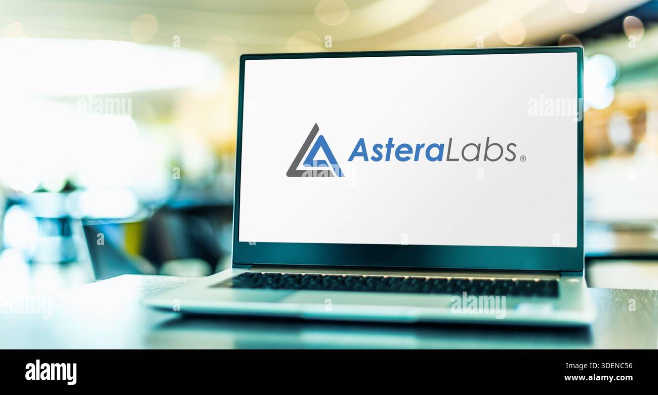 POZNAN, POL - novembre 25, 2025: Laptop computer displaying logo di Astera Labs, Inc., un produttore americano di semiconduttori senza fiaba e intell artificiale Foto Stock