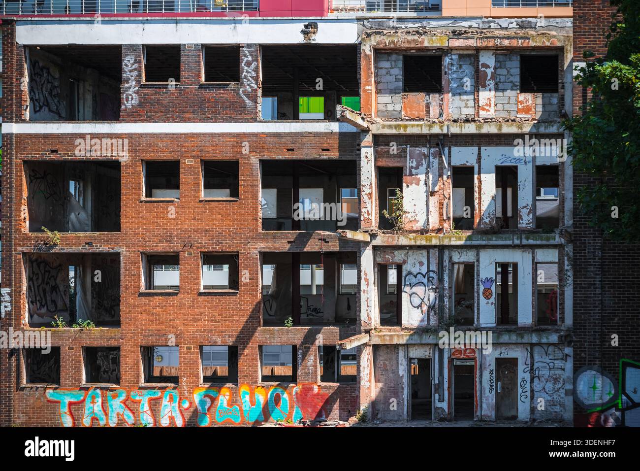 Esterno di un edificio abbandonato e abbandonato a Stratford, Londra, Regno Unito Foto Stock