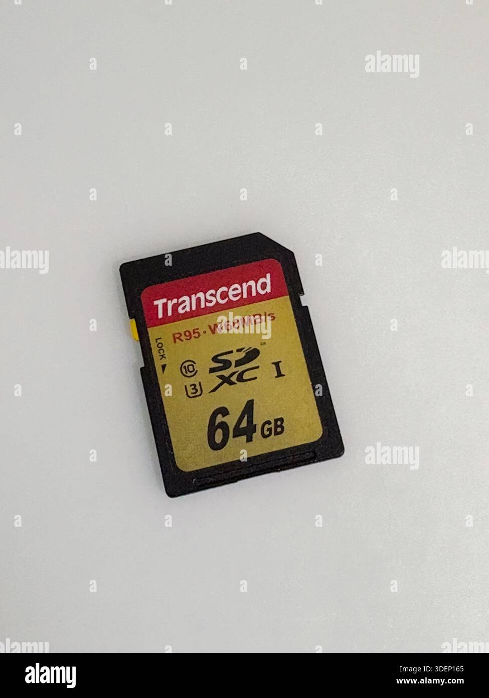 Scheda di memoria SDXC i Transcend da 64 GB. Scheda Secure Digital, memoria flash. Essenziale per la fotografia digitale, i video e l'archiviazione dei dati. Foto Stock