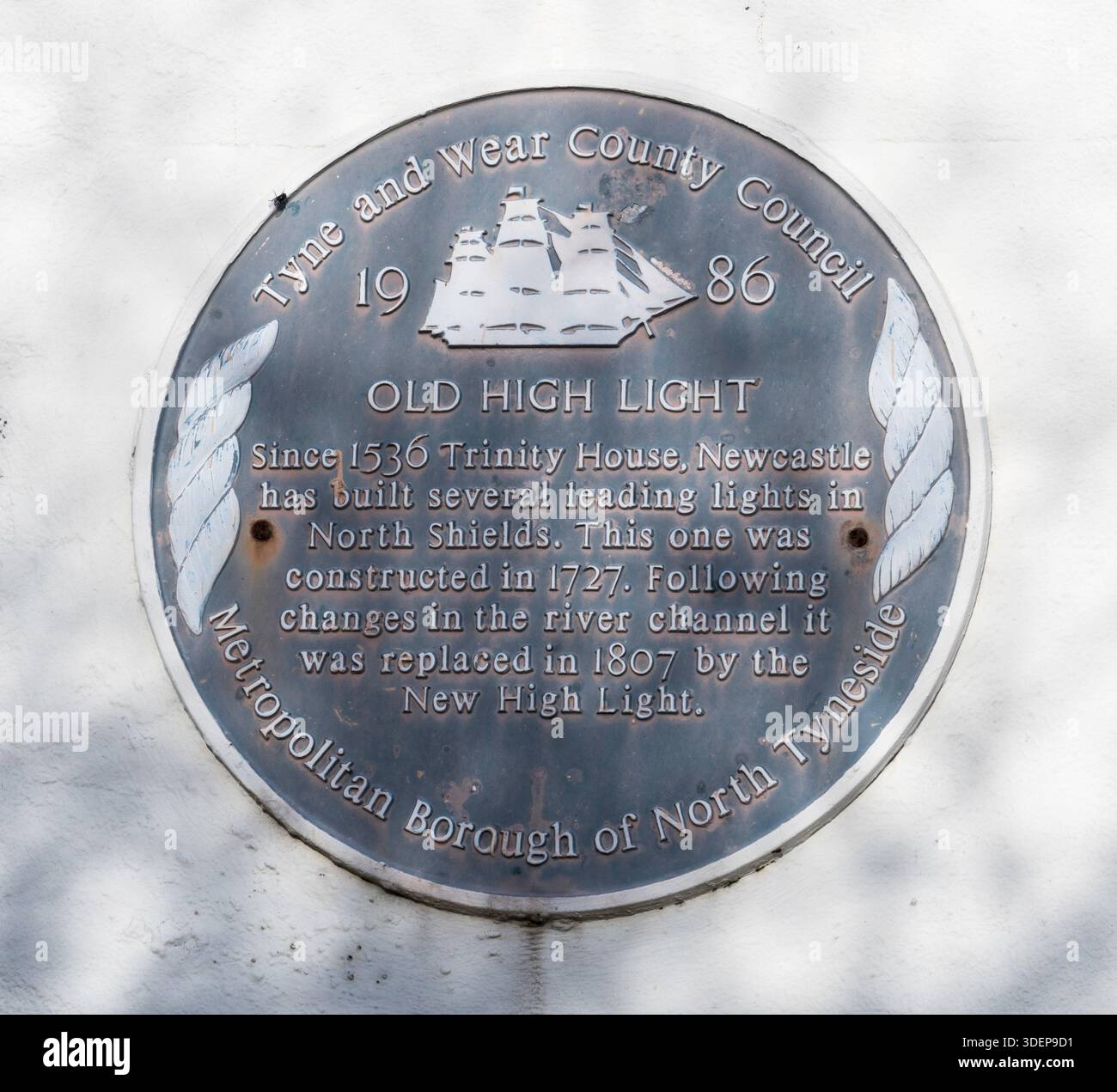 Targa blu sulla Old High Light, North Shields, Inghilterra nord-orientale, Regno Unito Foto Stock