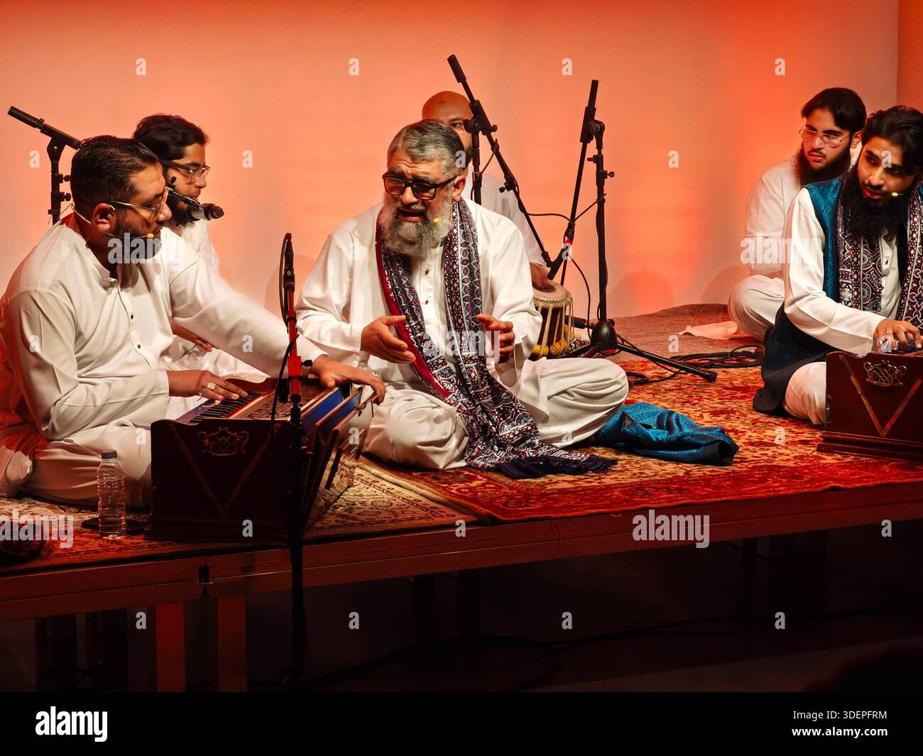 Shuaib Aftab Qawwal, concerto di musica sufi di Qawwali, fondazione Toni Catany, Llucmajor, Maiorca, Isole Baleari, Spagna Foto Stock