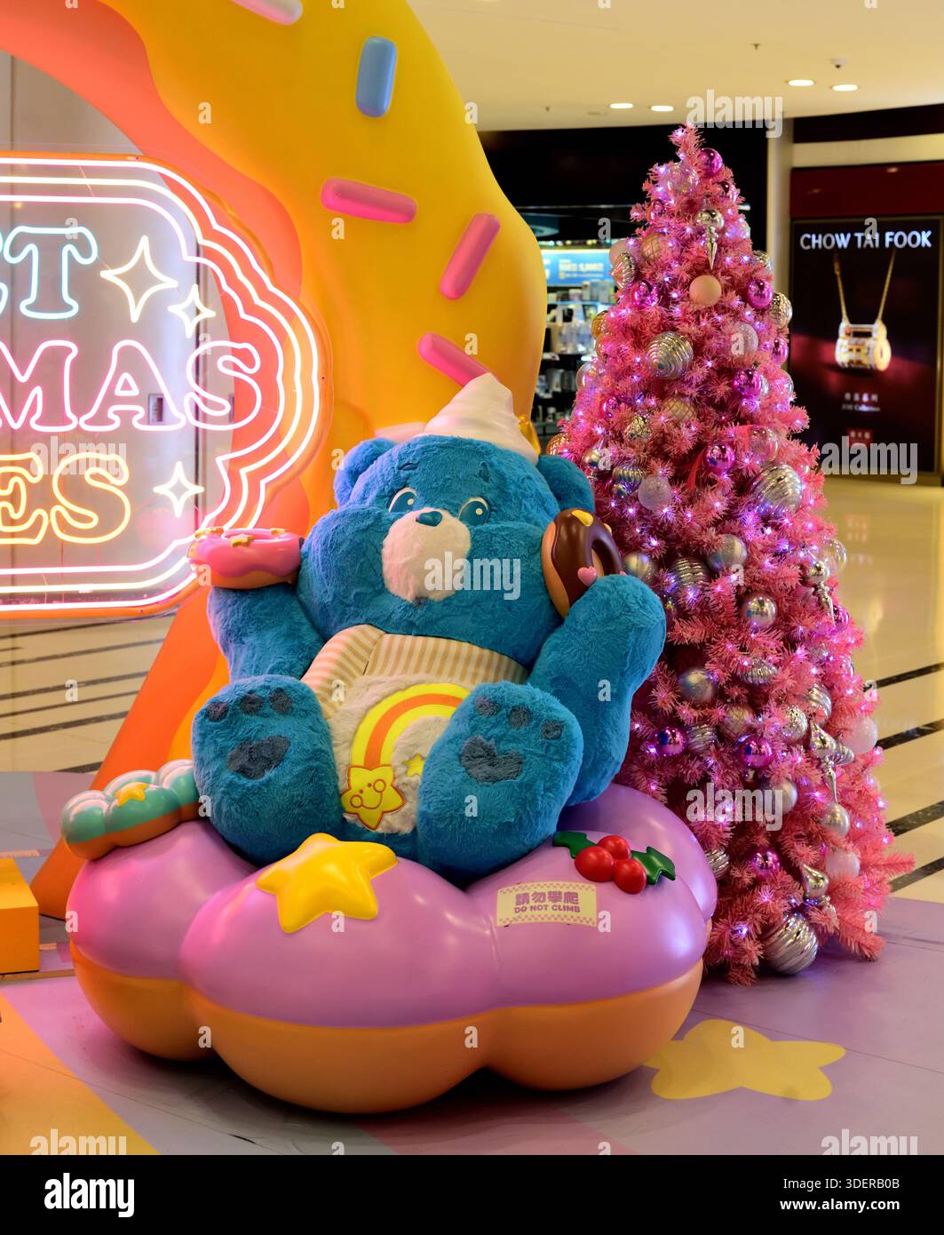Il migliore amico Bear of Care Bears nella decorazione natalizia Foto Stock