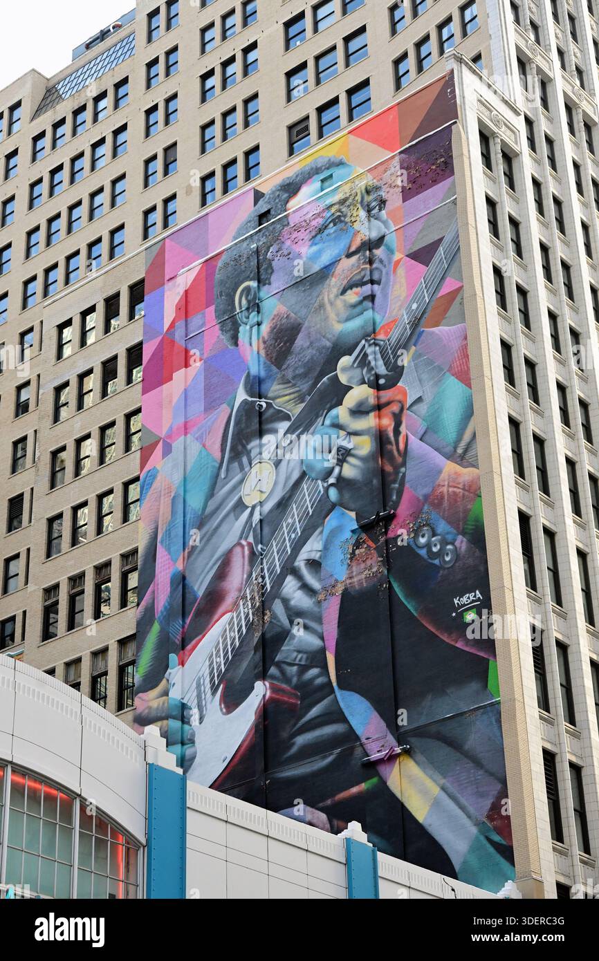 Chicago, Illinois, Stati Uniti. Un murale a nove piani omaggio alla leggenda bluss Muddy Waters adorna l'esterno di un edificio. Foto Stock