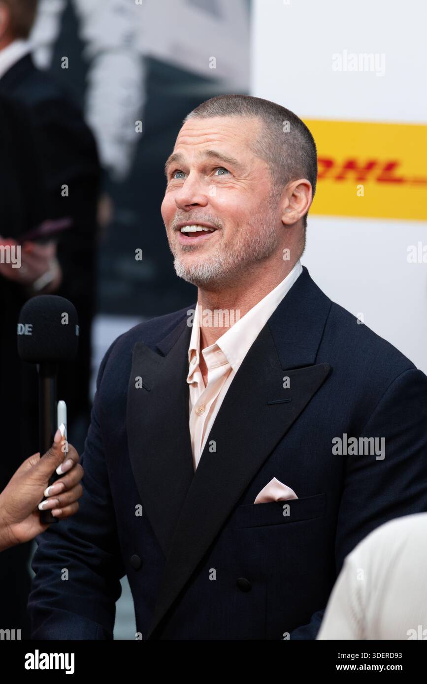 New York, New York, Stati Uniti. 16 giugno 2025. Brad Pitt partecipa a F1 The Movie Premiere a Times Square, New York City, USA Foto Stock