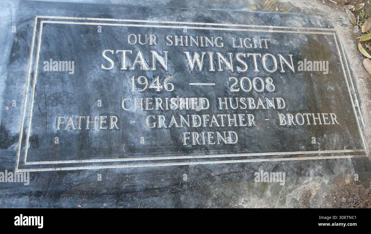Culver City, California, USA 7 gennaio 2026 Make-up Artist Stan Winston grave in Garden of Rachel all'Hillside Memorial Park il 7 gennaio 2026 a Culver City, California, USA. Foto di Barry King/Alamy Stock Photo Foto Stock