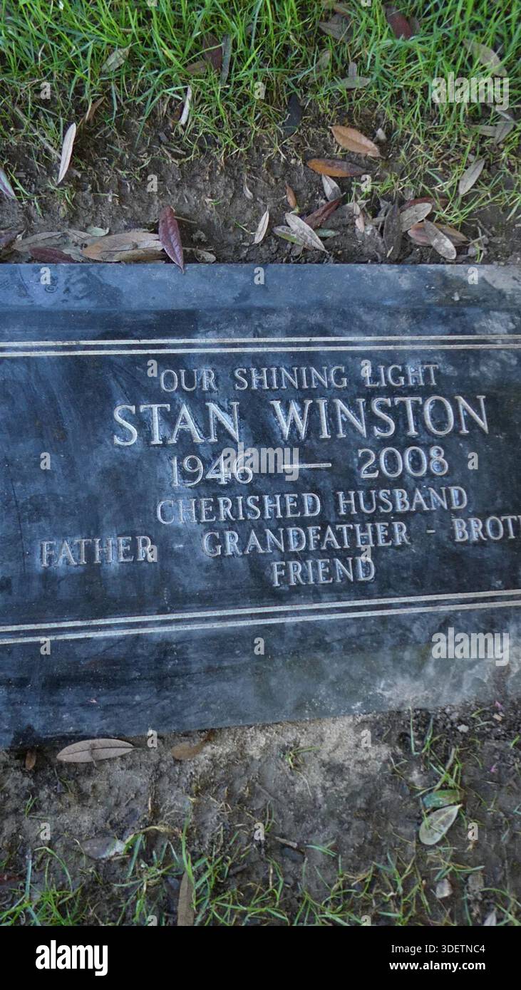 Culver City, California, USA 7 gennaio 2026 Make-up Artist Stan Winston grave in Garden of Rachel all'Hillside Memorial Park il 7 gennaio 2026 a Culver City, California, USA. Foto di Barry King/Alamy Stock Photo Foto Stock