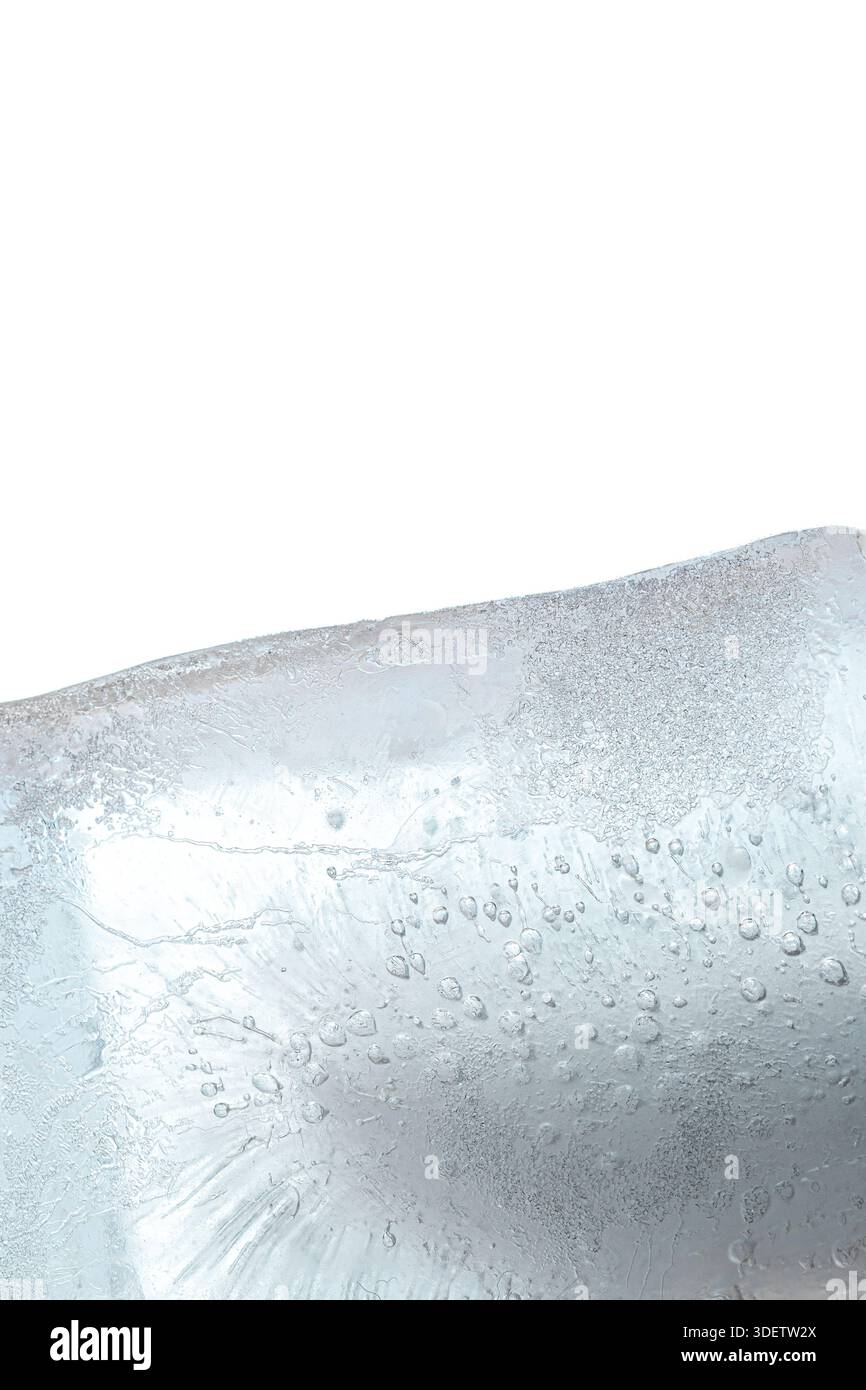 Ghiaccio trasparente su sfondo bianco primo piano isolato Foto Stock