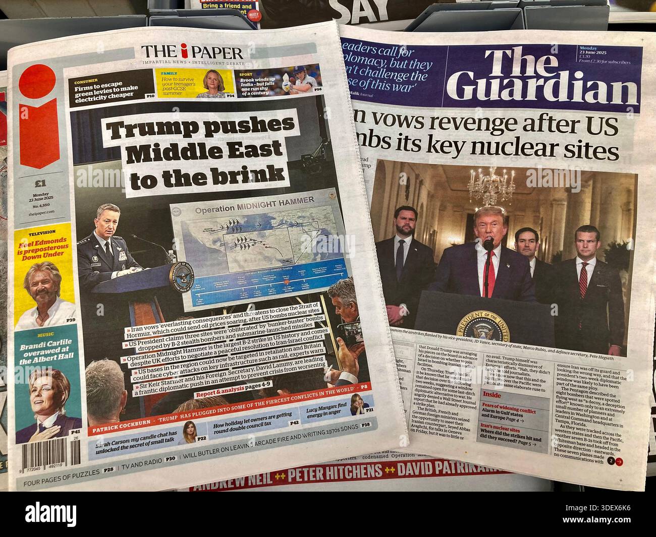 I giornali britannici riportano ampiamente che l'operazione Midnight Hammer bombarda i principali siti nucleari iraniani Foto Stock