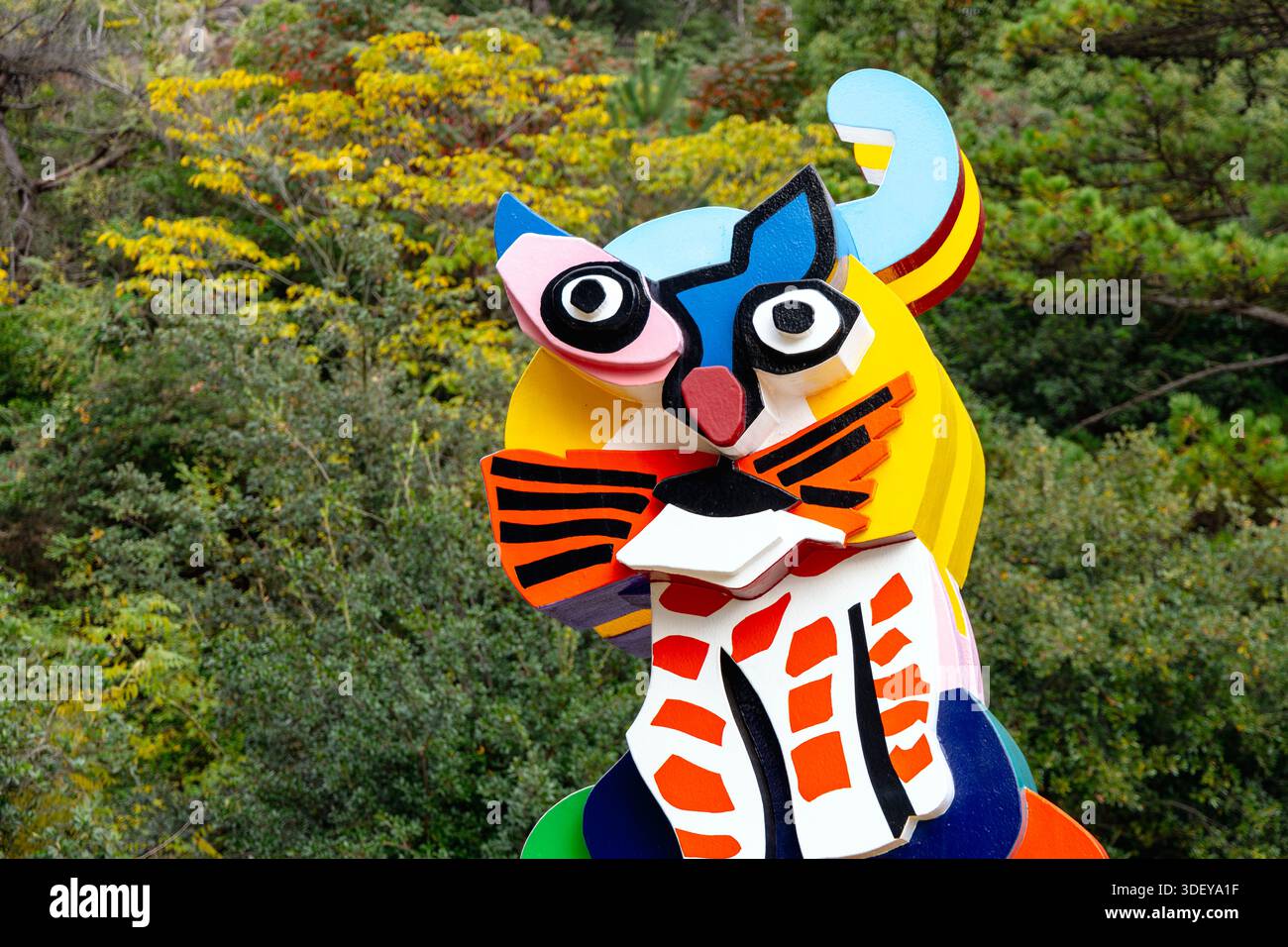 "Frog and Cat" (1990) scultura di Karel Appel, Benesse House Museum Outdoor Works, Naoshima Island, Giappone Foto Stock
