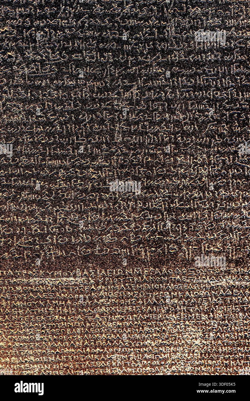 Dettaglio della pietra di Rosetta, scritta in geroglifici, demotico e greco antico, British Museum, Londra, Inghilterra, Regno Unito Foto Stock