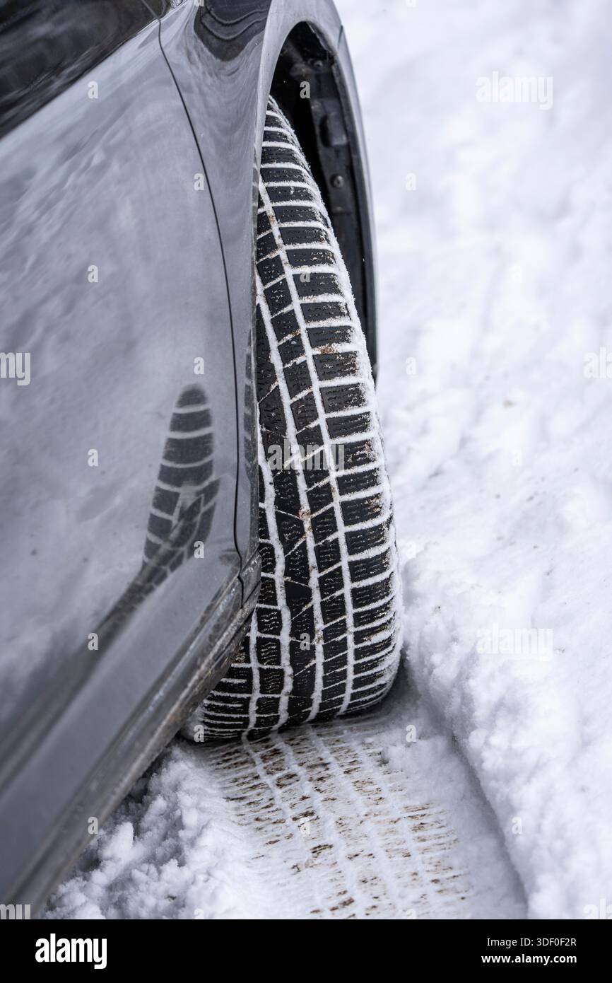 Pneumatici invernali, auto, neve, battistrada Foto Stock