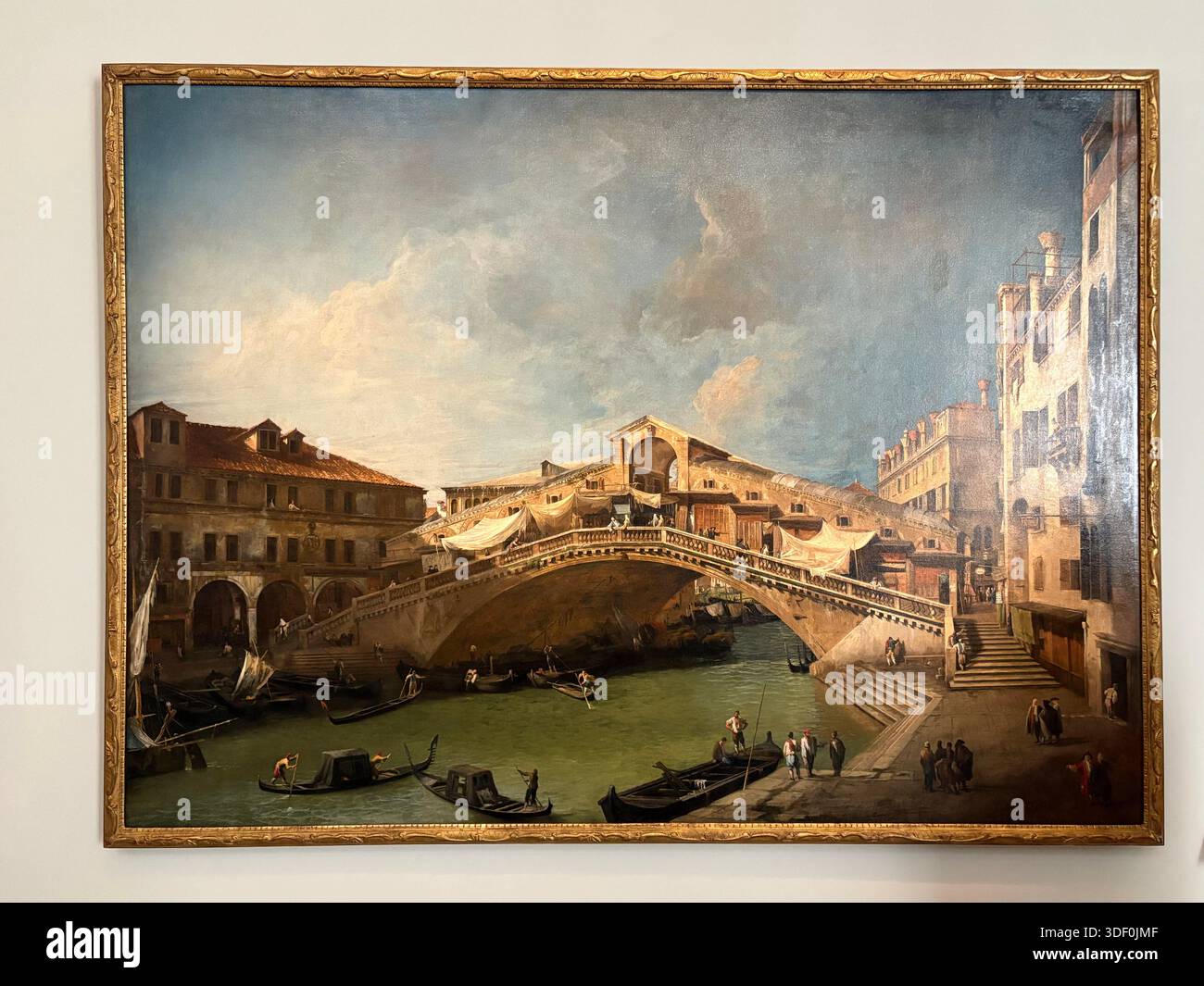 Dipinto incorniciato del Ponte di Rialto di Venezia, pieno di vita sul Canal grande Foto Stock