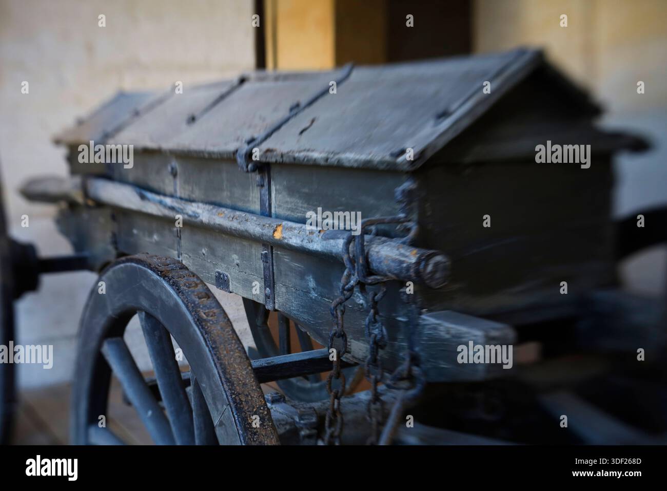 Un carro a due ruote del 1° Impero napoleonico per il trasporto di munizioni (caisson) all'Hotel des Invalides, Parigi, Francia Foto Stock