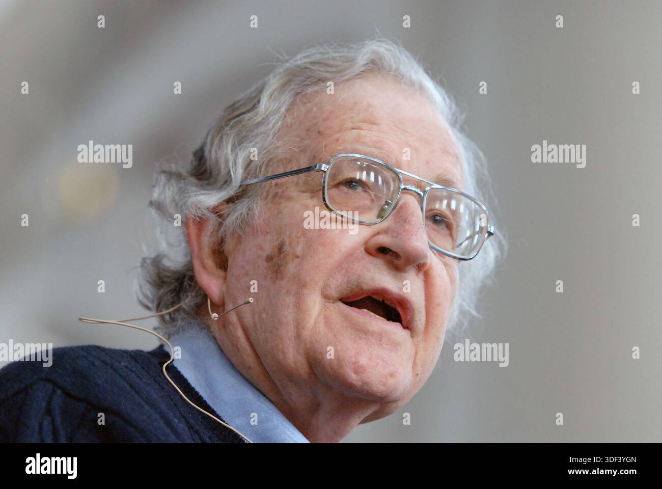 Amsterdam 13-3-2011 lezione dal linguista Americano e attivista politico Noam Chomsky all'Amsterdam Westerkerk. Foto Stock