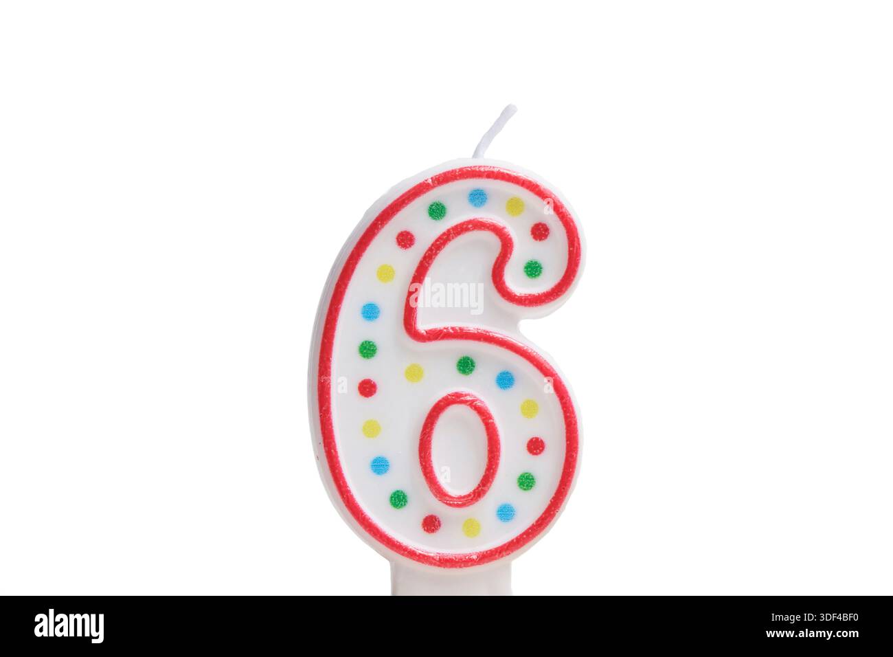 Candela di compleanno numero sei isolata su sfondo bianco. Foto Stock