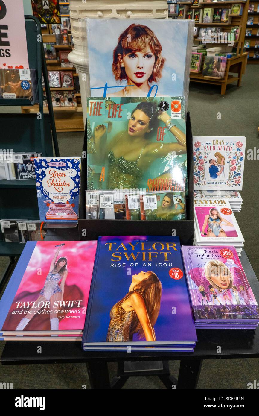 Barnes & Noble Booksellers su Union Square offre una vasta selezione di articoli, New York City, USA 2026 Foto Stock