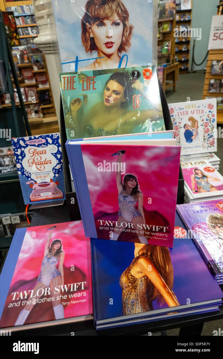 Barnes & Noble Booksellers su Union Square offre una vasta selezione di articoli, New York City, USA 2026 Foto Stock
