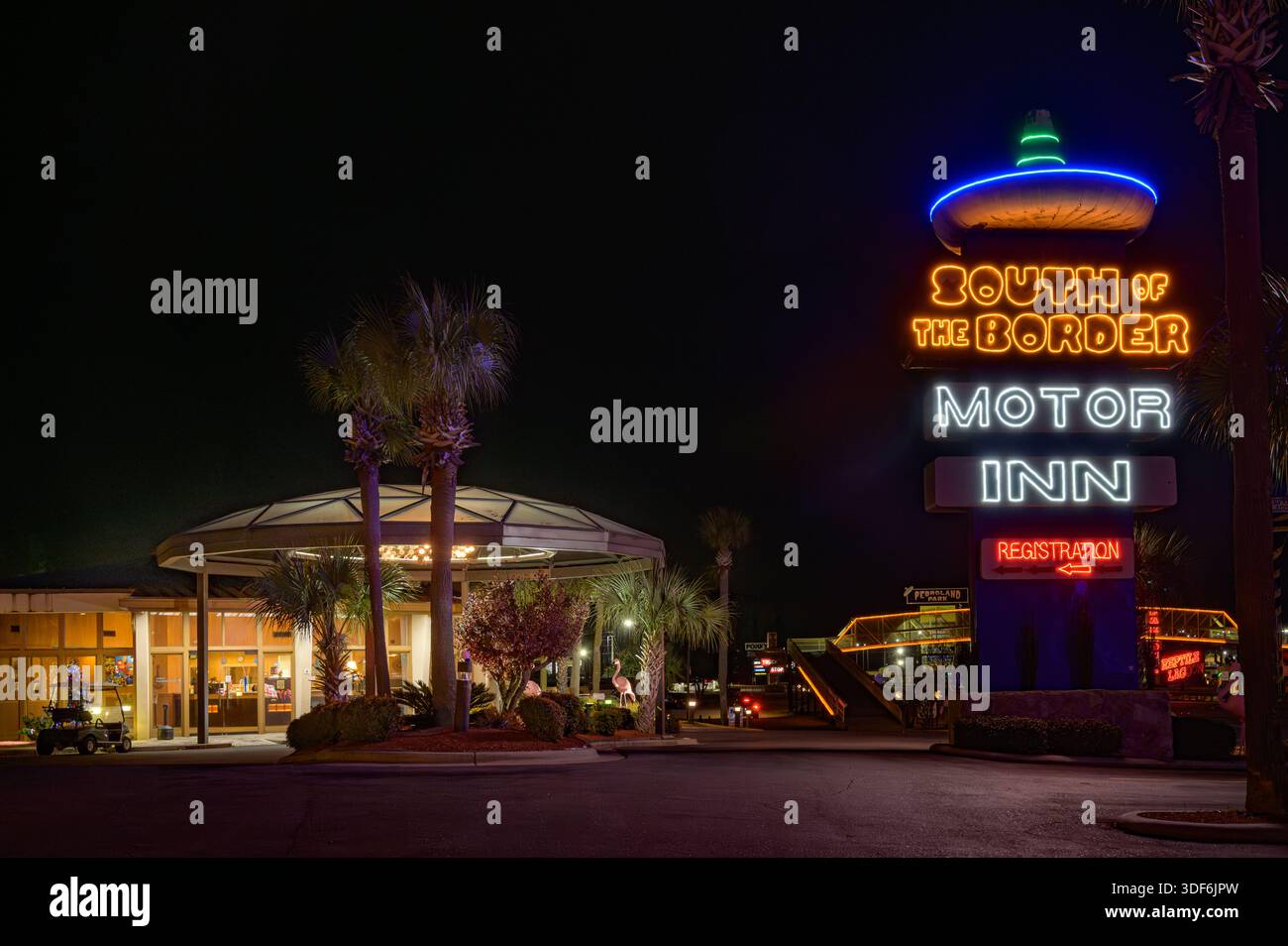 Iconica attrazione kitschy a bordo strada a sud del confine in South Carolina. Foto Stock
