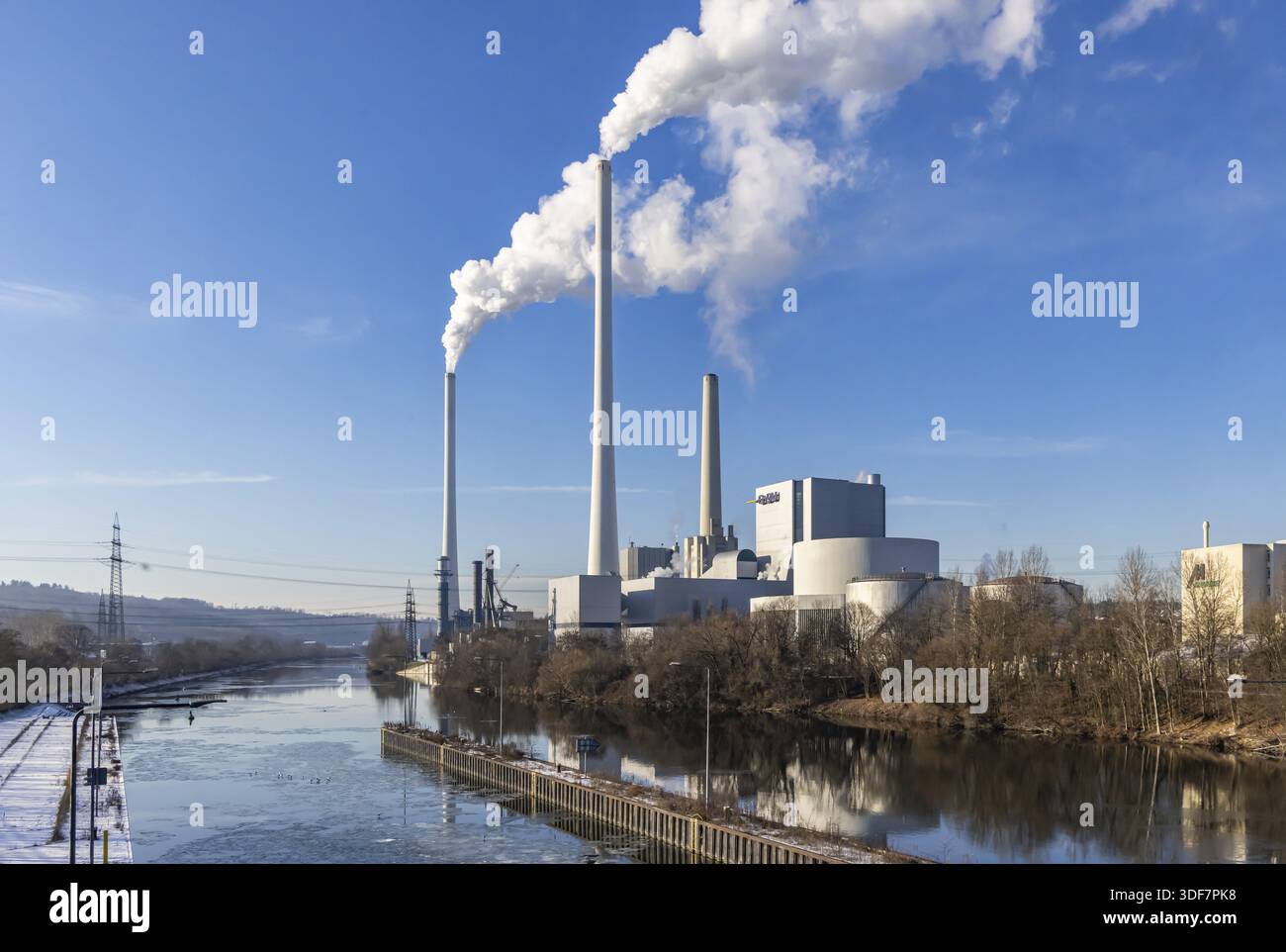 Centrale elettrica di Altbach-Deizisau am Neckar, gestita da EnBW. Una delle più grandi e moderne centrali elettriche a carbone della Germania. Deizisau, Baden-Wuerttembe Foto Stock