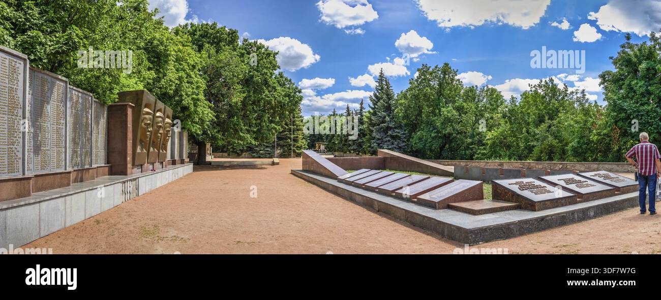 Svyatogorsk, Ucraina 07.16.2020. Memoriale della grande Guerra Patriottica sulle Sacre montagne a Svyatogorsk o Sviatohirsk, Ucraina, in un giorno d'estate, SV Foto Stock