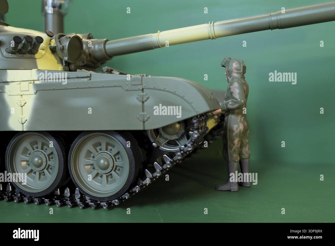 Comandante di figura si trova a panzer Foto Stock