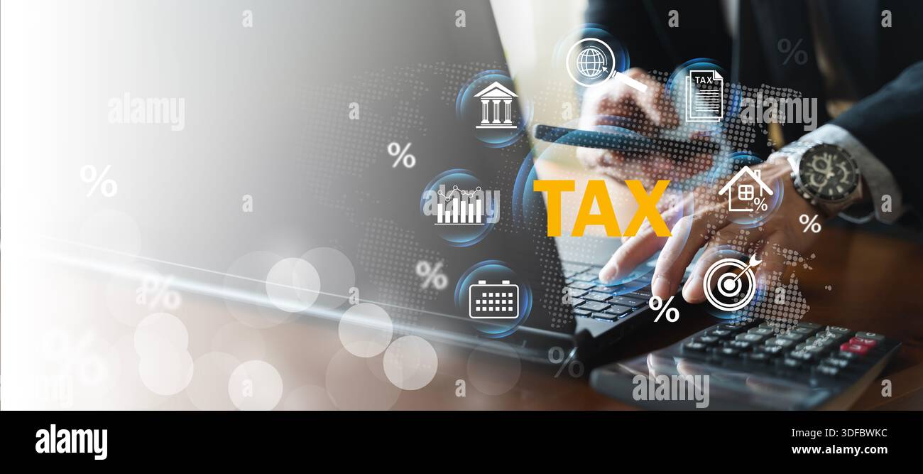 Professionisti del settore che calcolano le tasse sui notebook con calcolatrice, icone di finanza digitale e percentuali sovrapposte. Concetto di contabilità, revisione contabile, imposta Foto Stock