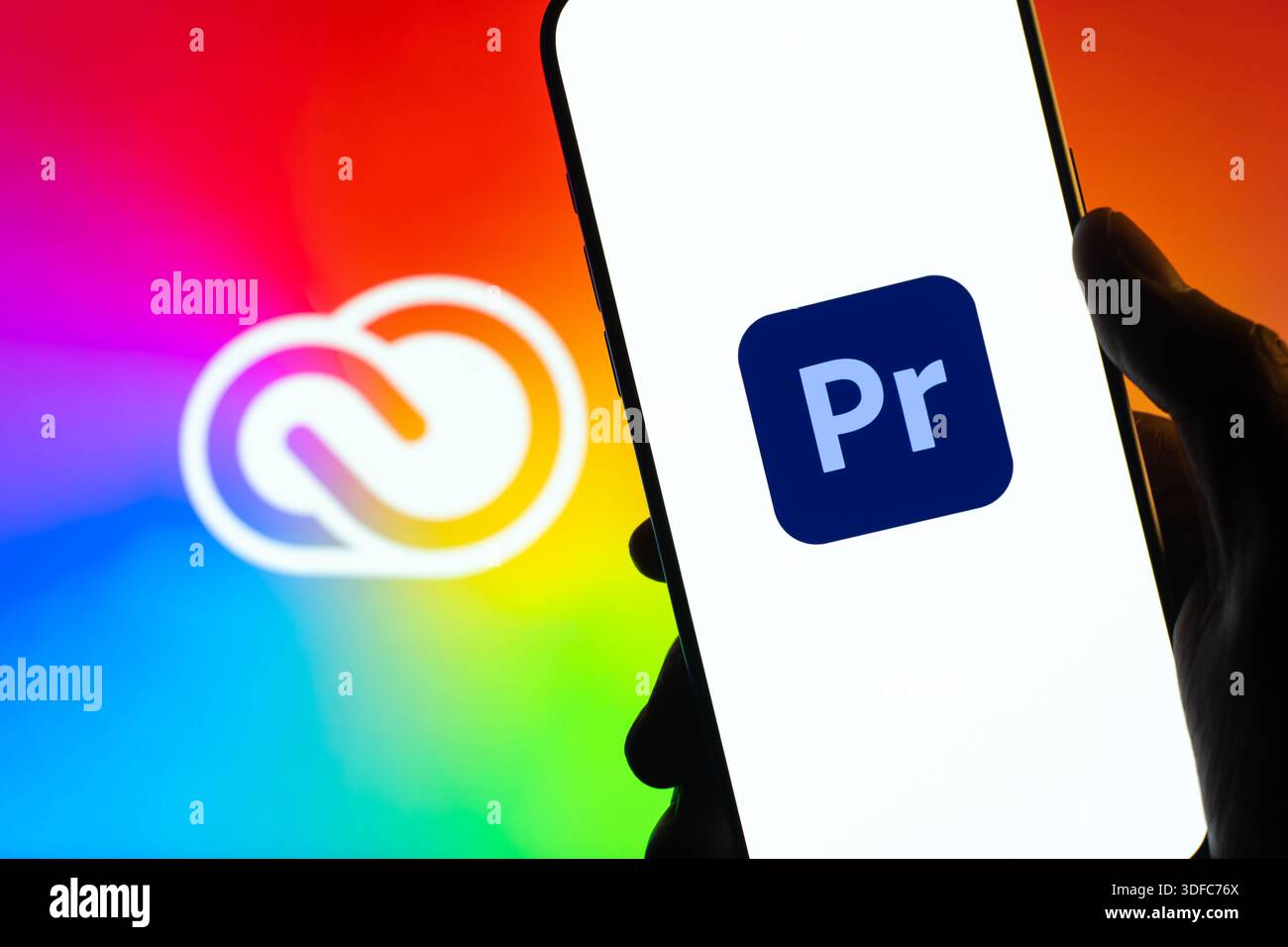 Il logo Adobe Premiere Pro viene visualizzato sullo schermo di uno smartphone, a Bangalore, India, il 6 gennaio 2026 Foto Stock