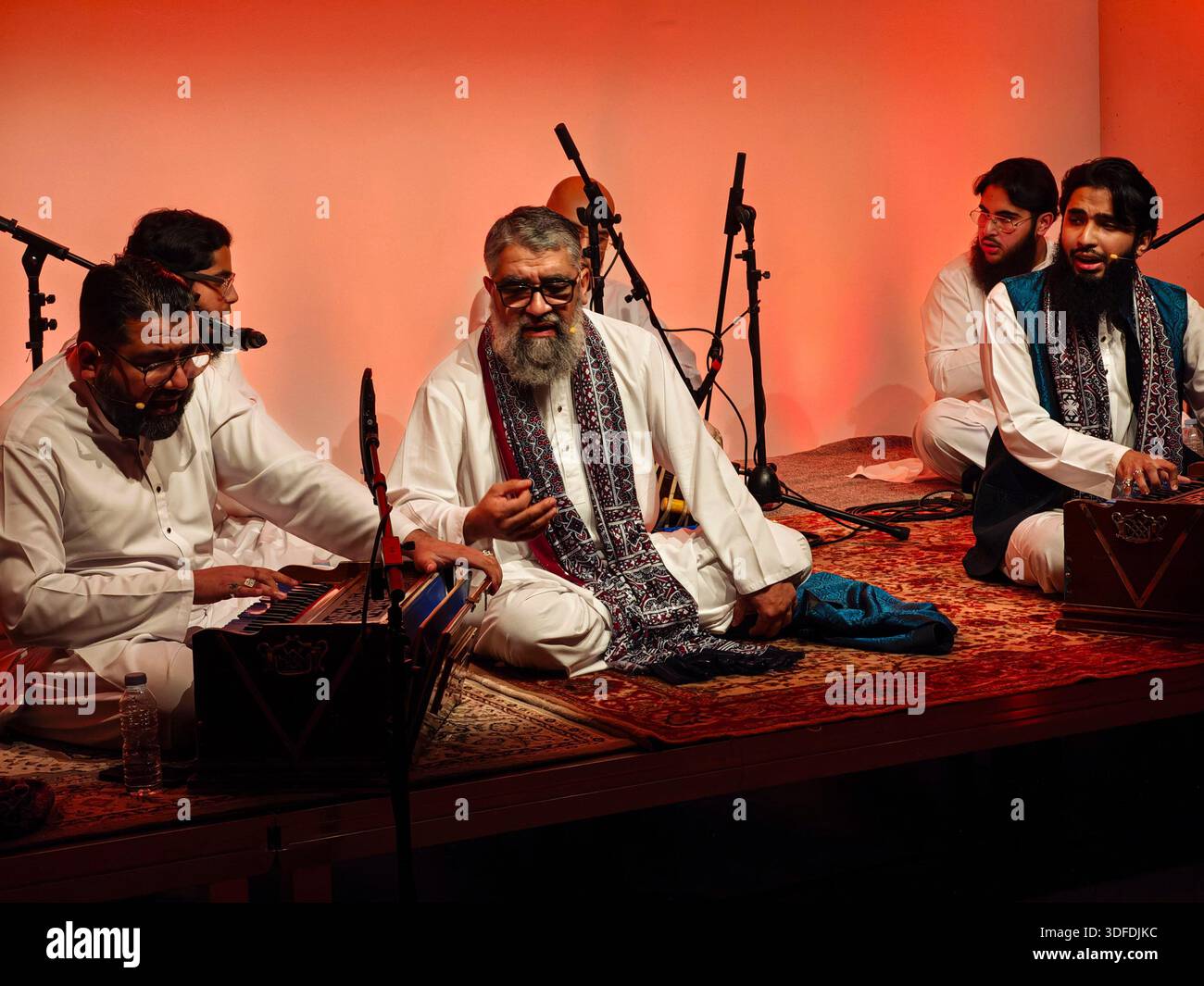 Shuaib Aftab Qawwal, concerto di musica sufi di Qawwali, fondazione Toni Catany, Llucmajor, Maiorca, Isole Baleari, Spagna. Foto Stock