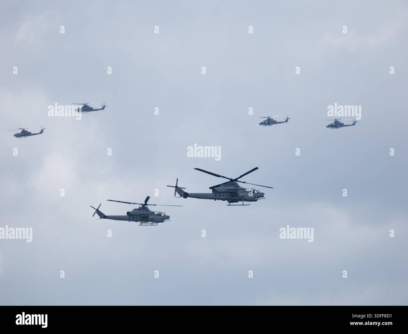 Volo USMC UH-1Y Venom e AH-1Z Viper Formation Foto Stock