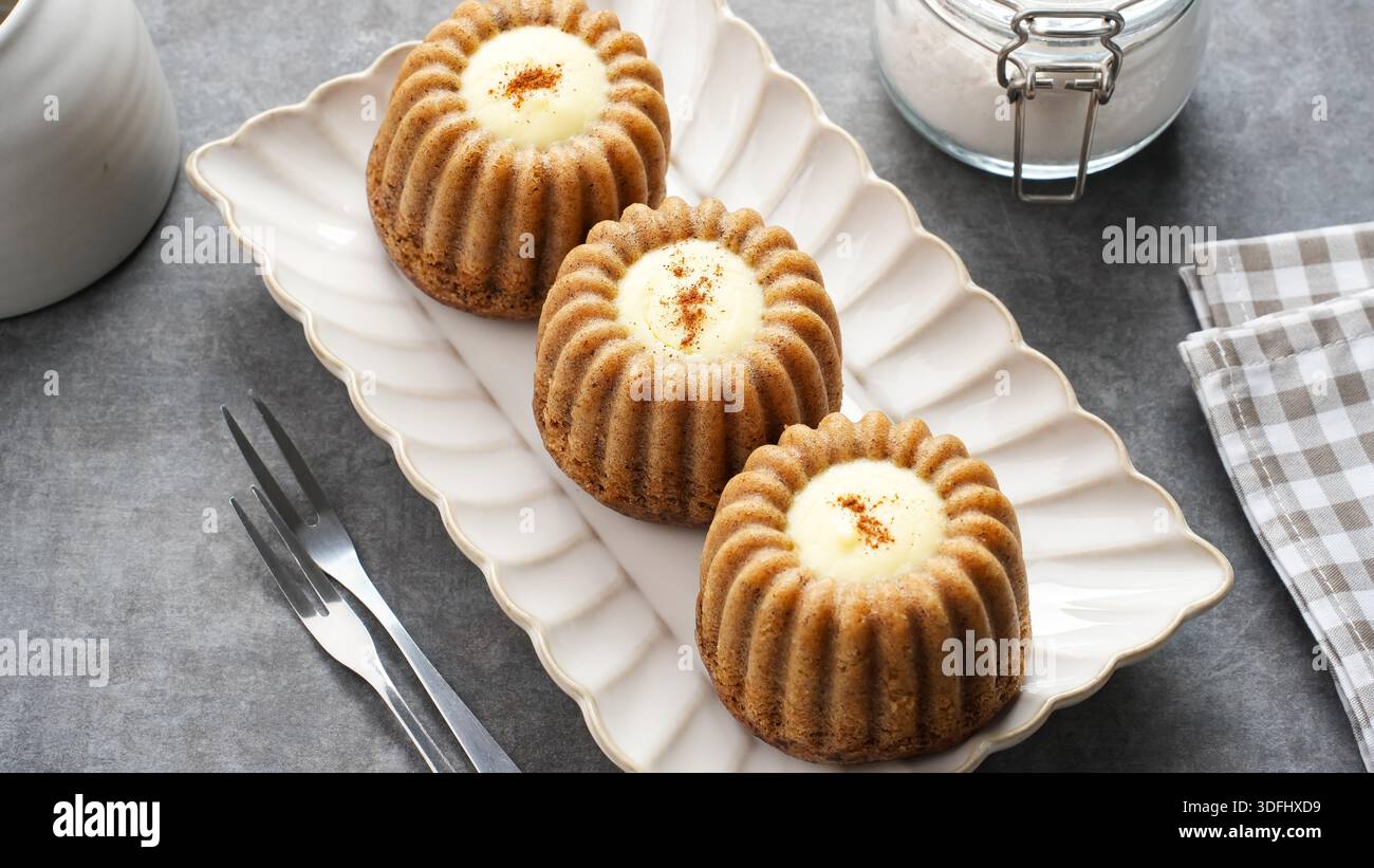 Bolu Pisang, deliziosa torta alla banana con cannella, senza glutine Foto Stock