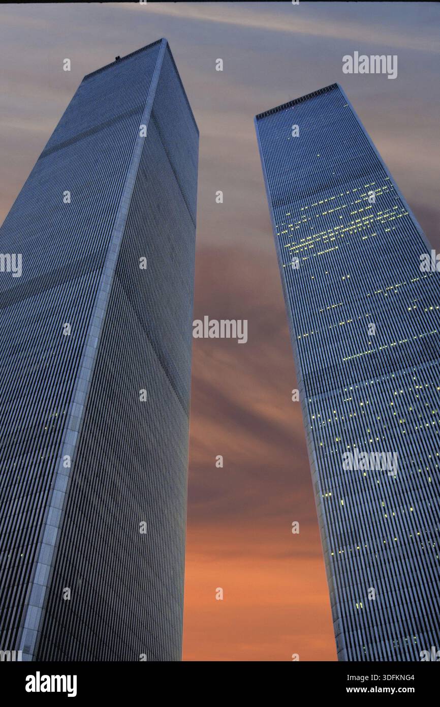 Towers from the World Trade Center, Evening Sky, settembre 2000, New York City, USA, foto storiche, le torri sono state distrutte il 9 settembre 2001 Foto Stock