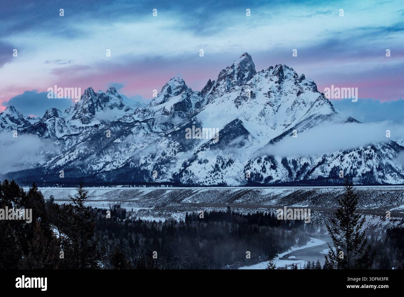 D'inverno, al Grand Tetons sorge il sole fresco e colorato Foto Stock