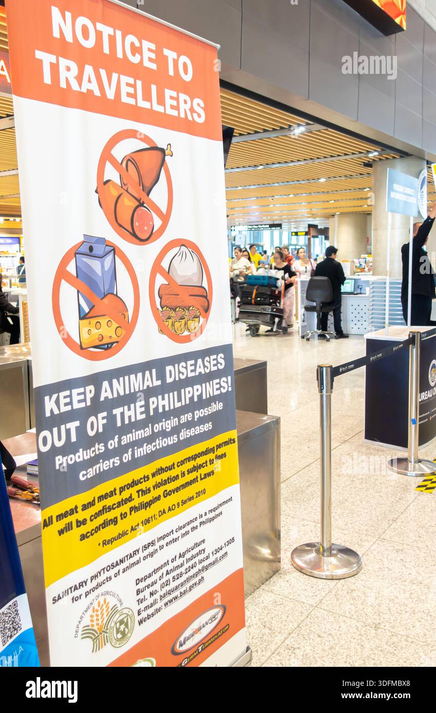 Avviso presso il terminal dell'aeroporto di Cebu nelle Filippine, avvertendo i viaggiatori sui potenziali rischi di trasporto di prodotti animali infetti da malattie Foto Stock