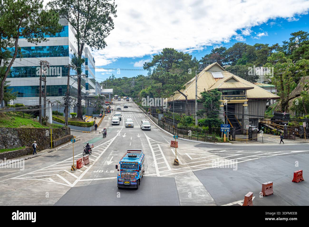 Governor Pack Road a Baguio City, Luzon, Filippine. Centro-ovest , noto per il suo piacevole sito immerso tra pini, trasporti, museo Baguio Foto Stock