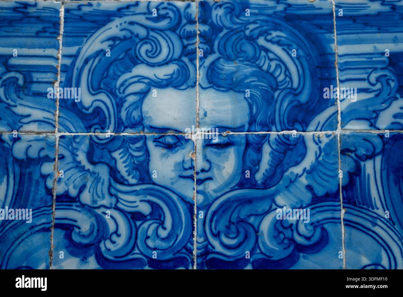 Porto, Cappella di Santa Catarina: Dettaglio di piastrelle blu azulejo sulle pareti esterne Foto Stock