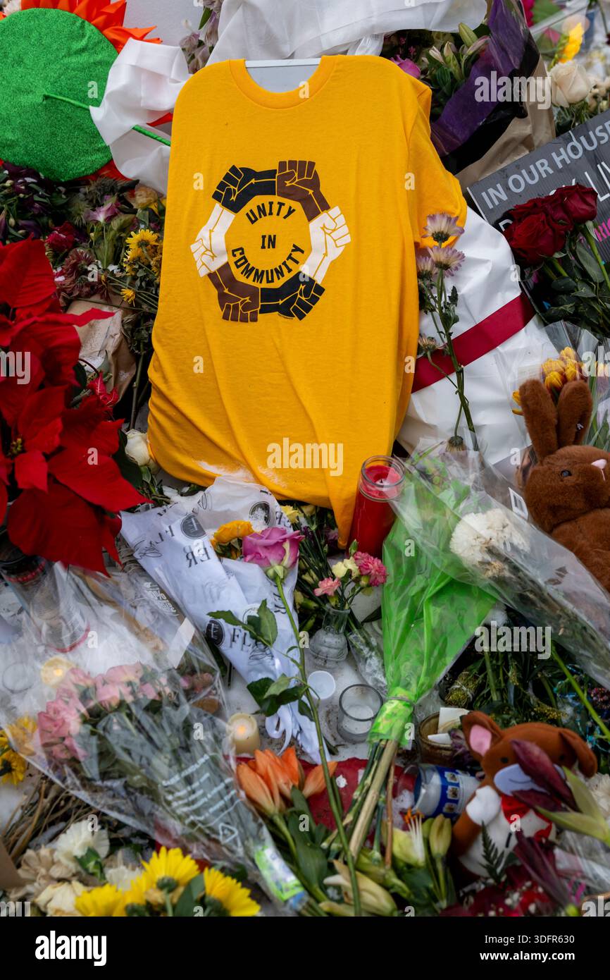 Minneapolis, Minnesota. 11 gennaio 26. Sito commemorativo di Renee Good, che è stato colpito da un agente dell'immigrazione e delle forze dell'ordine. Foto Stock