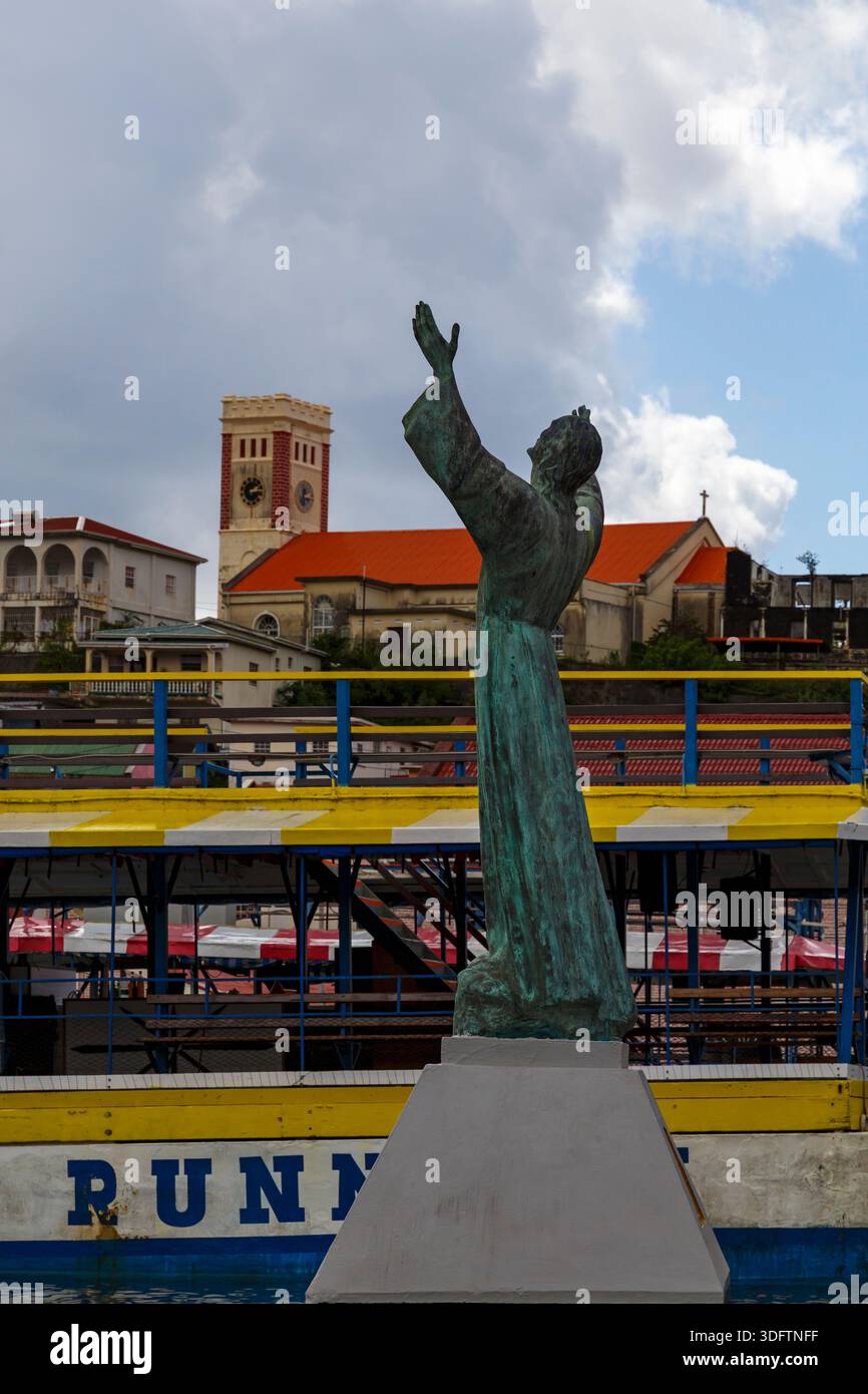 Statua del Cristo delle profondità, in memoria della Bianca C affondata, presso il porto di Carenage a St George's, Grenada, Isole Windward, Isola dei Caraibi Foto Stock