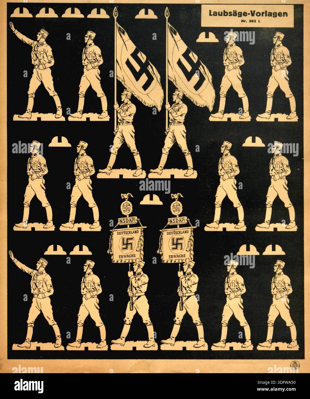 Questa illustrazione d'epoca anni '1930-'1940 presenta modelli per la creazione di figure a tema nazista, progettate per "Laubsäge-Vorlagen" (motivi del seghetto). I modelli raffigurano uomini in uniforme che marciano, alcuni portavano bandiere con svastiche, mentre altri tenevano striscioni e saluti. Foto Stock