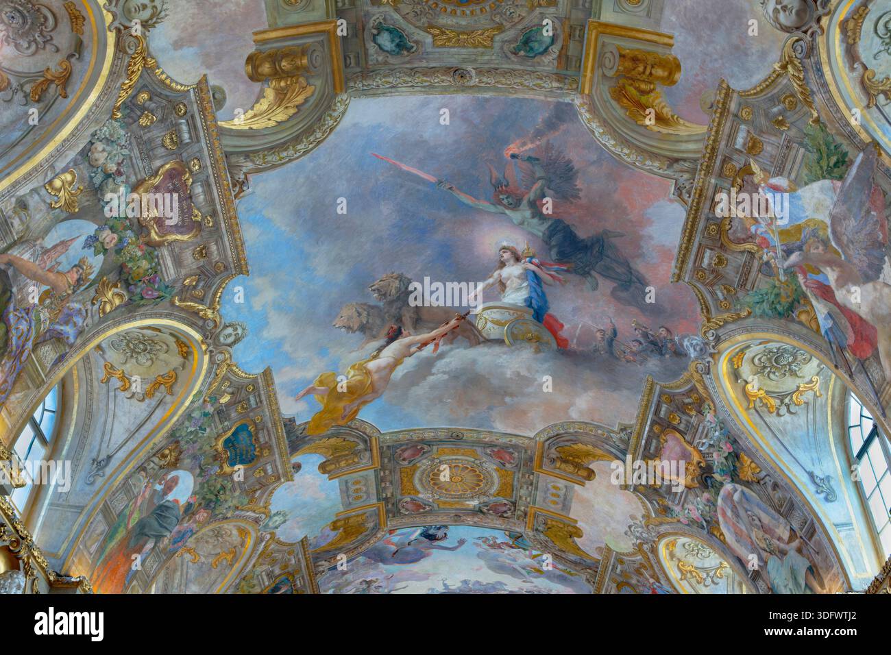 Francia, regione dell'Occitania, Tolosa, Capitole de Toulouse o edificio del municipio, Salle des Illustres o sala dell'illustre, soffitto con un dipinto del 1897 di Jean-Andre Rixens intitolato Tolosa che coopera nella difesa nazionale. Foto Stock