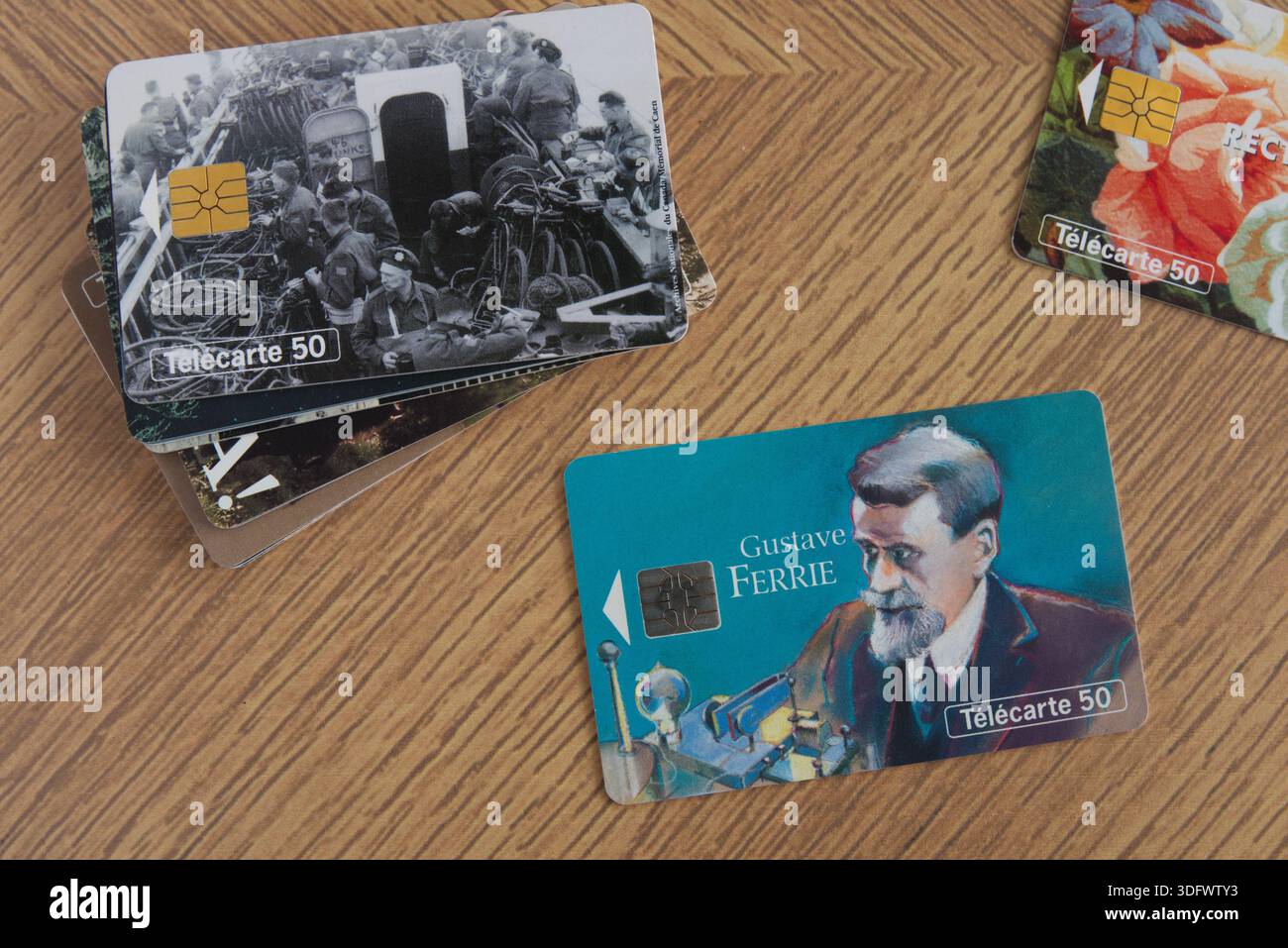 Collezione di carte telefoniche prepagate vintage con design retrò Foto Stock