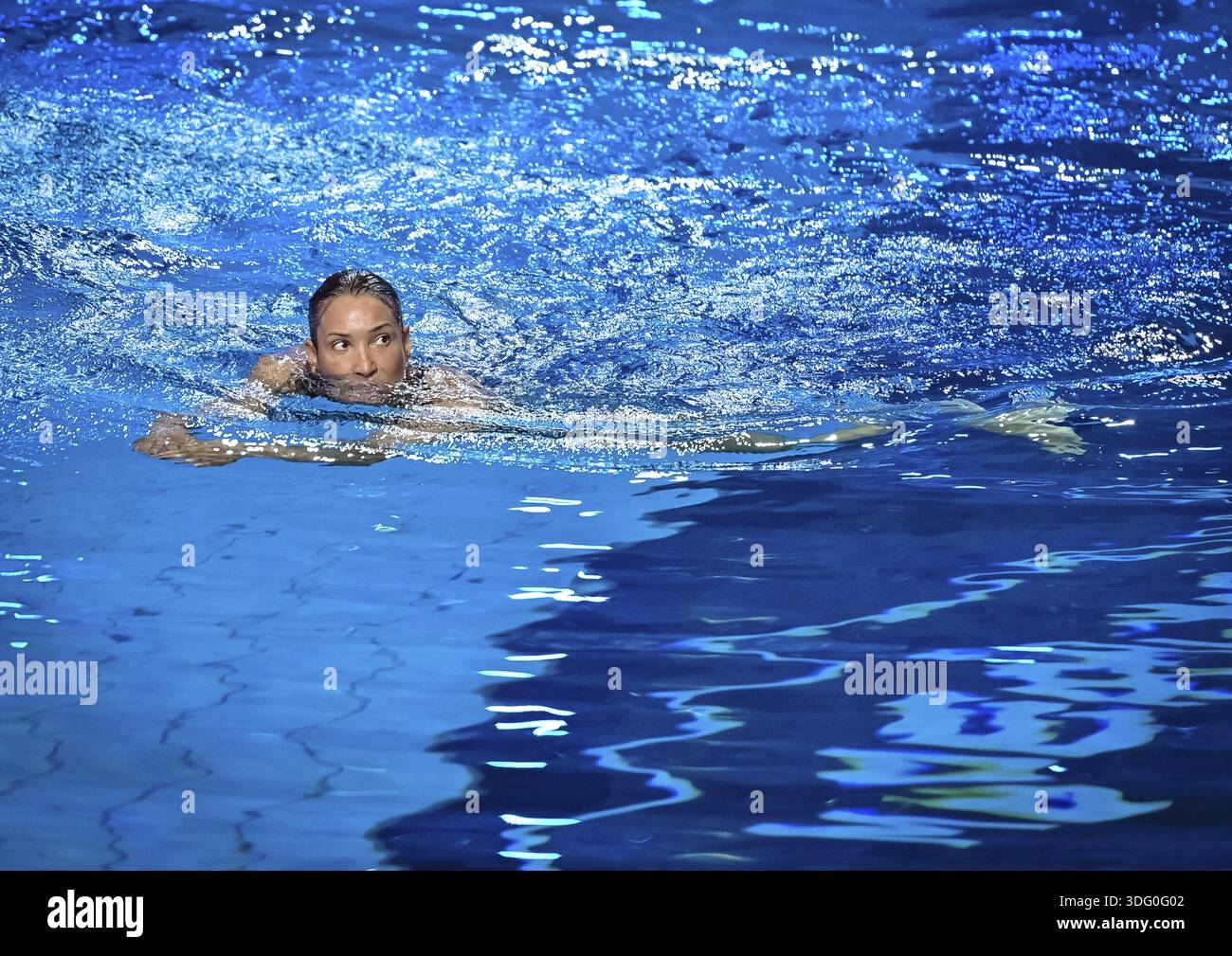 Da sinistra Annabelle Mandeng l'attrice salta al programma TV Total Turmspringen di ProSieben nella sala per il nuoto e le immersioni nell'Europasportpark (SSE) Foto Stock