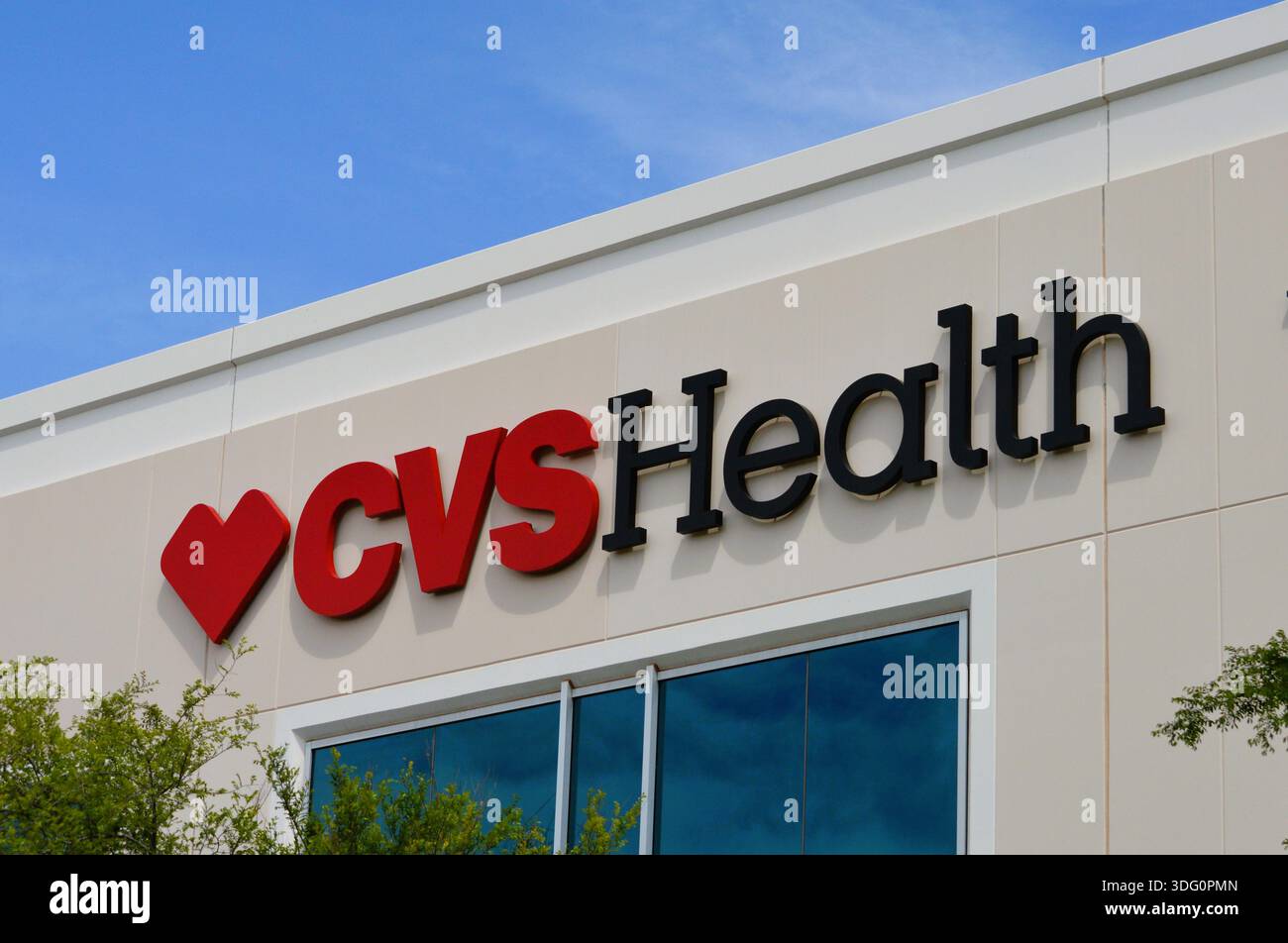 Vista esterna dell'edificio degli uffici della CVS Health situato a Chandler, Arizona, che rappresenta il settore sanitario. Foto Stock