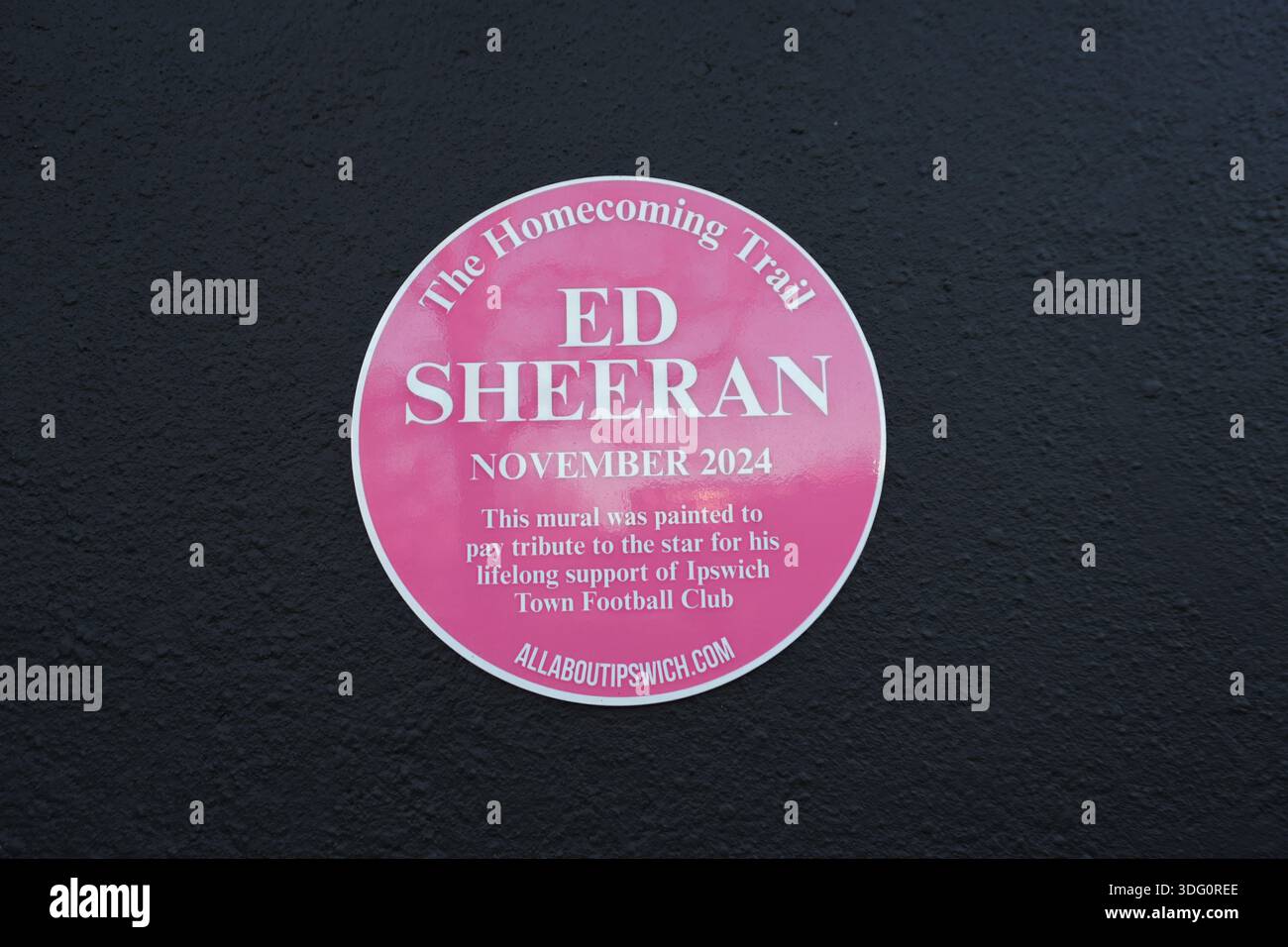 Una targa "Homecoming Trail" di ed Sheeran fuori Portman Road, Ipswich, Suffolk, Regno Unito Foto Stock