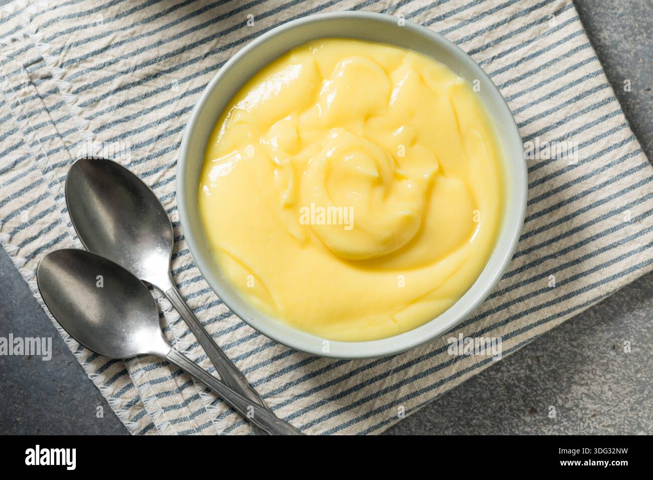Dolce budino bianco alla vaniglia francese fatto in casa per dessert Foto Stock