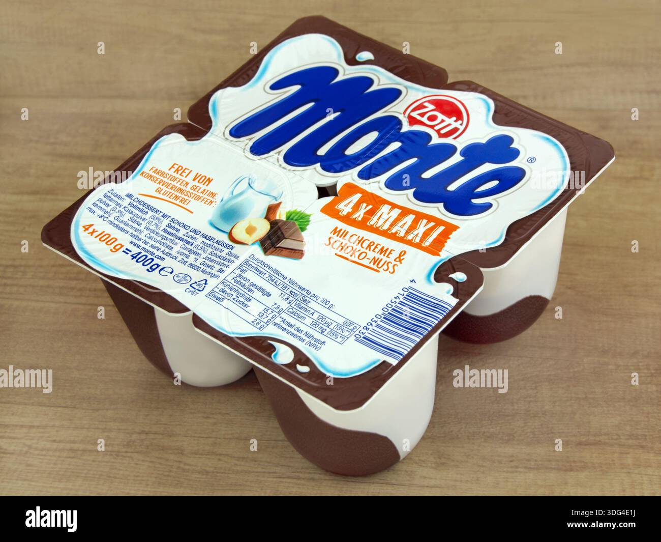 4 Becher Monte Milchcreme Maxi Schoko-Nuss von Zott Foto Stock