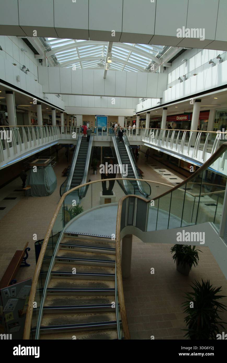 Wolverhampton, centro commerciale Mander nel quartiere di Sandwell, nella contea delle West Midlands. - Wolverhampton, Regno Unito : maggio 2022 Foto Stock