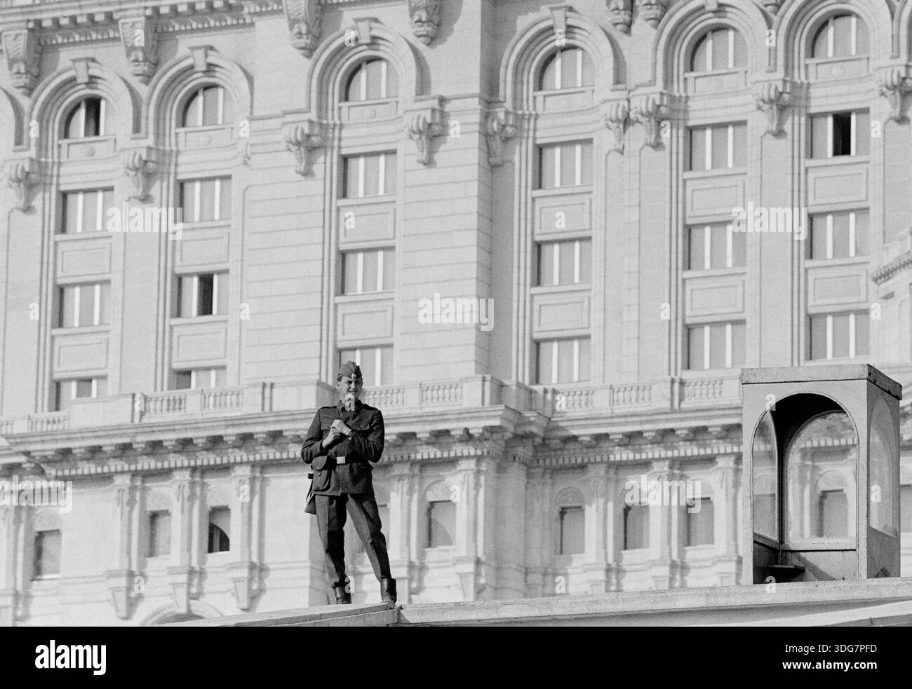 Fotografia di John Angerson. 1990 il Palazzo reale (o Palazzo del Parlamento) di Bucarest era un simbolo impressionante di potere, ambizione ed evasione Foto Stock