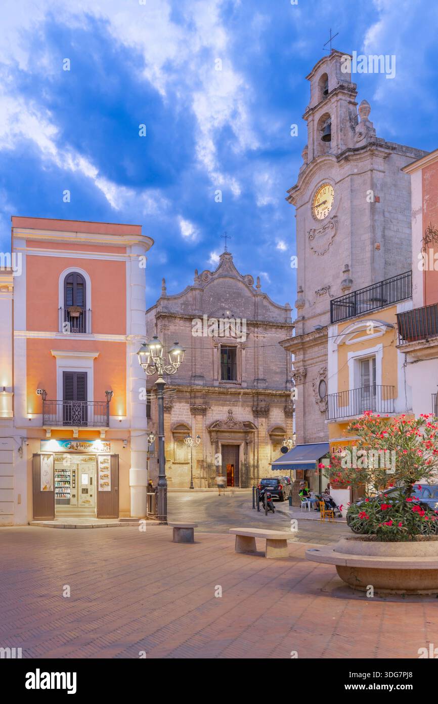 Piazza Garibaldi, Municipio, Torre dell'Orologio, Massafra, Taranto, Puglia, Italiy Foto Stock