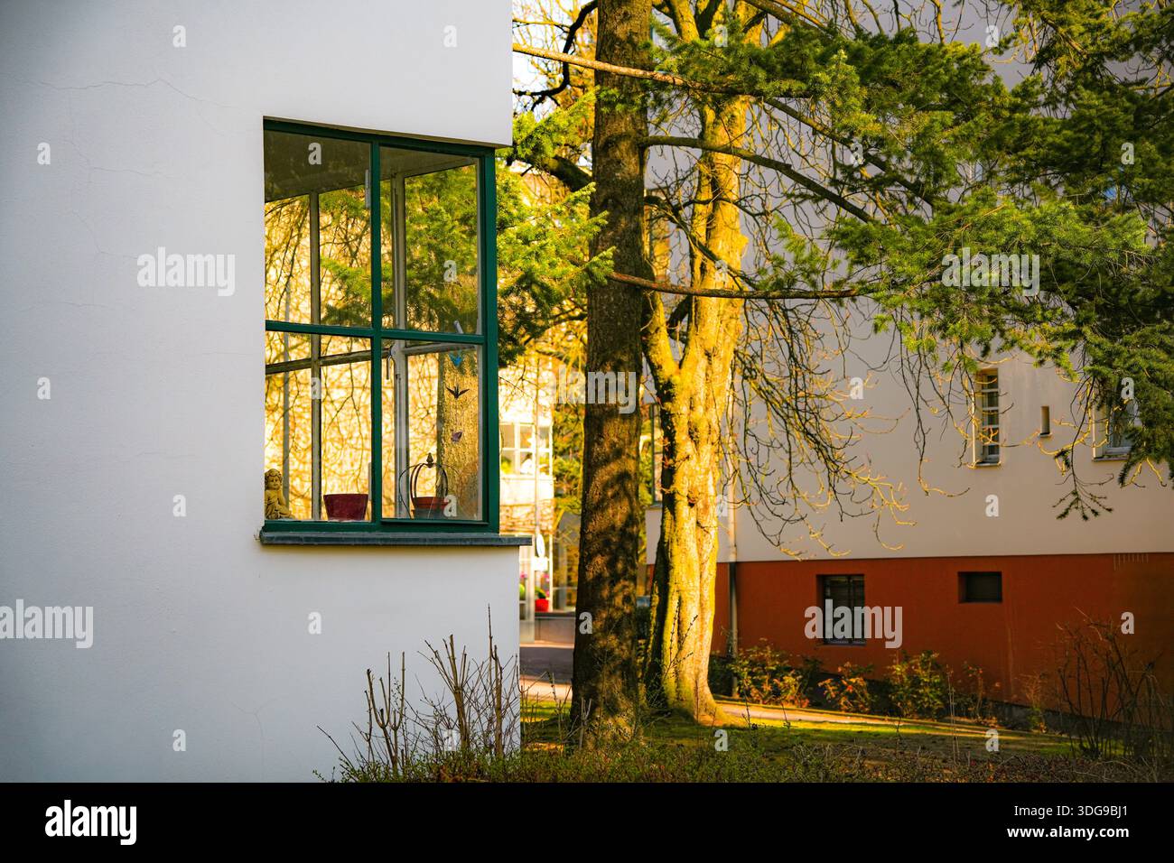 Friedrich-Ebert-Siedlung Berlin, residenza modernista con balconi in vetro, Afrikanisches Viertel, Wedding, Berlino, Germania Foto Stock